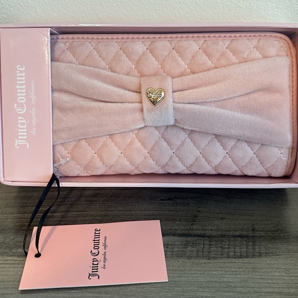 Juicy Couture Handbags - Juicy Couture Blush Quilted Wallet with Bow